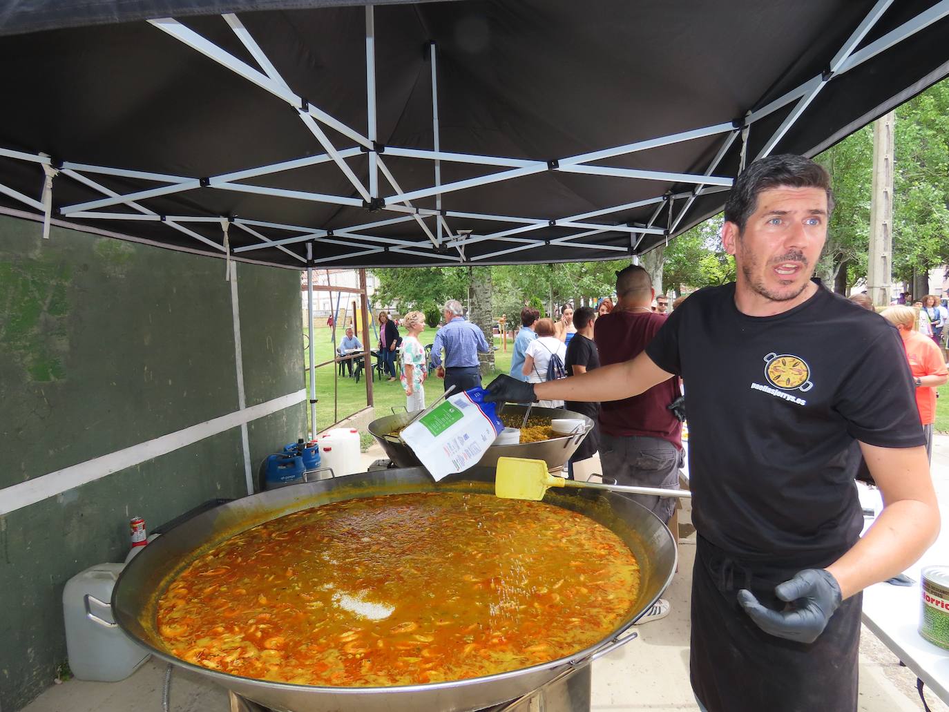 Paella para 750 paladares en Paradinas de San Juan