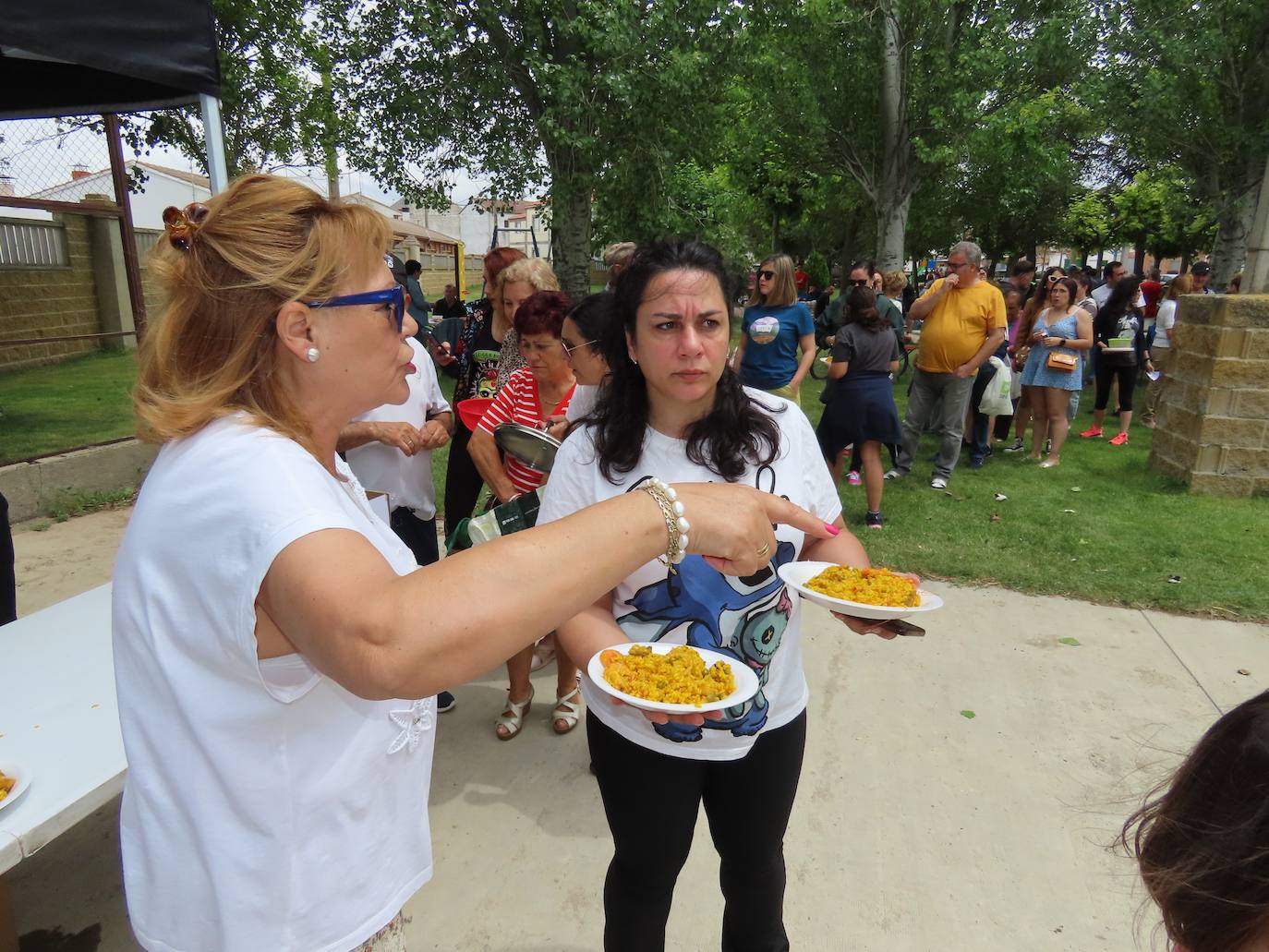 Paella para 750 paladares en Paradinas de San Juan