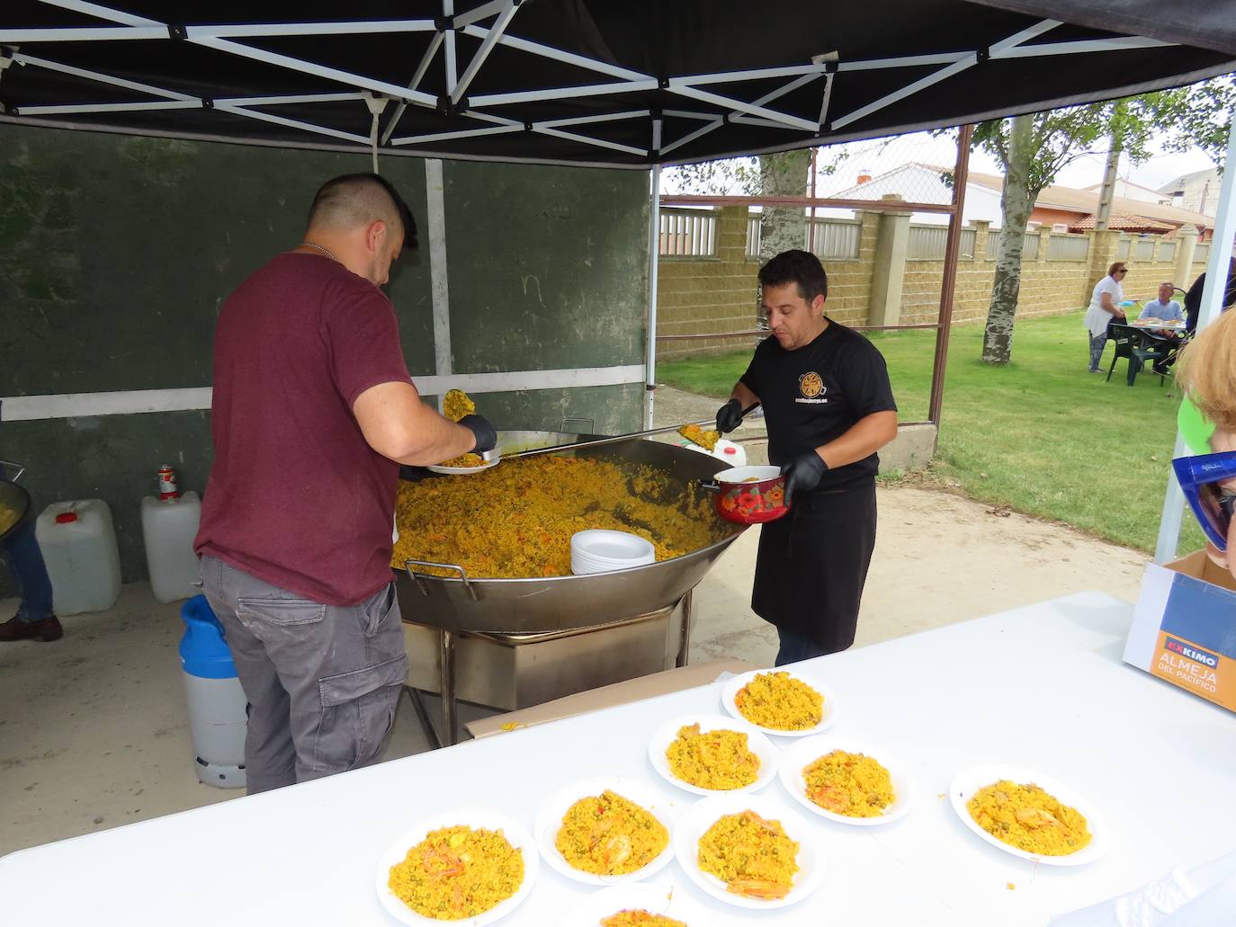 Paella para 750 paladares en Paradinas de San Juan