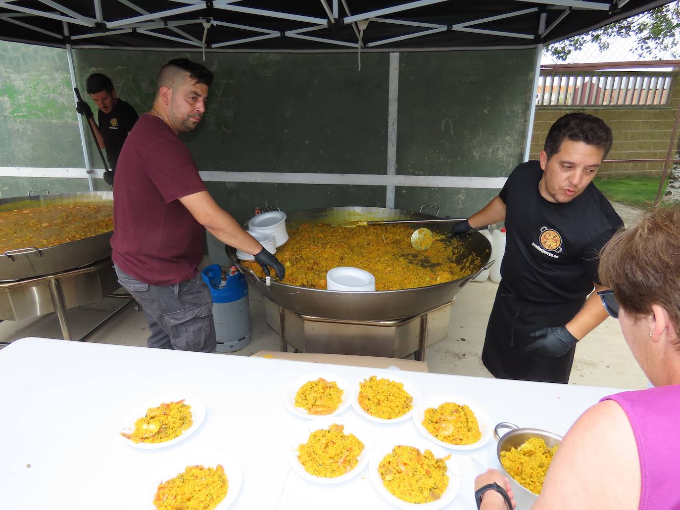 Paella para 750 paladares en Paradinas de San Juan