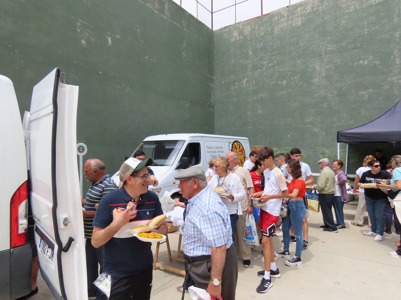 Paella para 750 paladares en Paradinas de San Juan