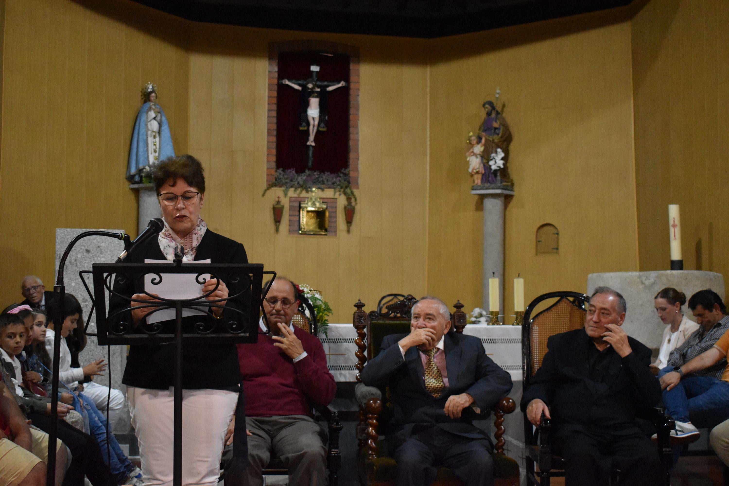 Cuatro localidades salmantinas se han unido para despedir al párroco Juan José Sánchez por su jubilación