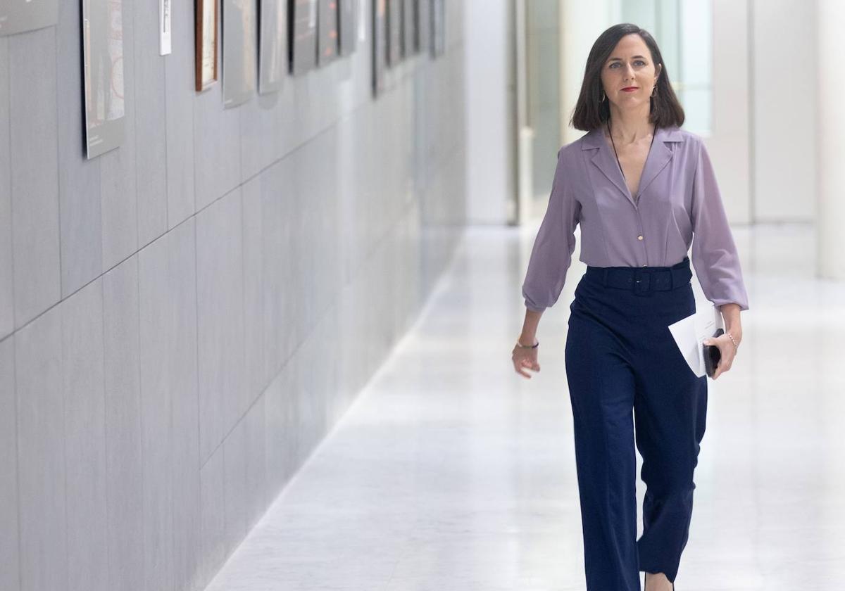 La portavoz de Podemos en el Congreso, Ione Belarra, llega a una rueda de prensa anterior a la Junta de Portavoces, en el Congreso de los Diputados.