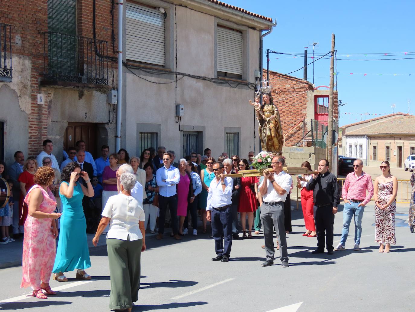 Así ha sido procesión en honor a la Virgen del Rosario de Mancera