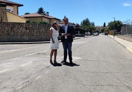 La edil Marta Labrador junto al regidor David Mingo en la Villa de Valdelagua.