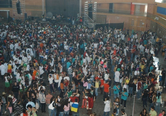 Imagen de otra celebración en el interior del multiusos.