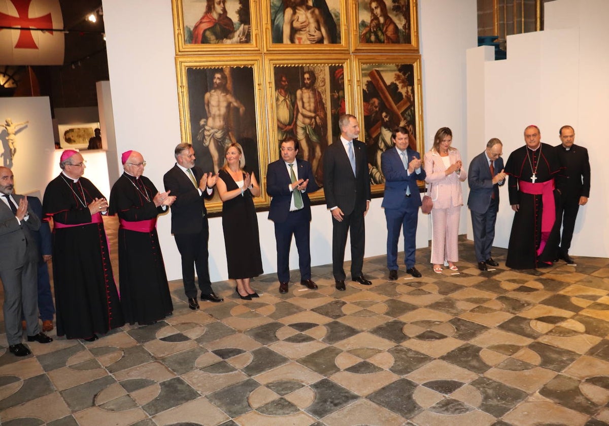 Imagen de la inauguración de la exposición de Plasencia en 2022 con presencia del Rey Felipe VI y el presidente de la Junta de Castilla y León, Alfonso Fernández Mañueco.