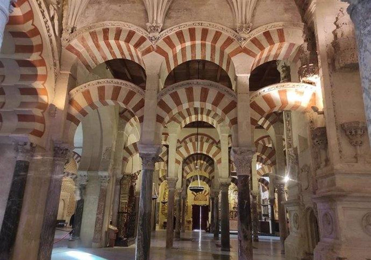 Interior de Mezquita de Córdoba.