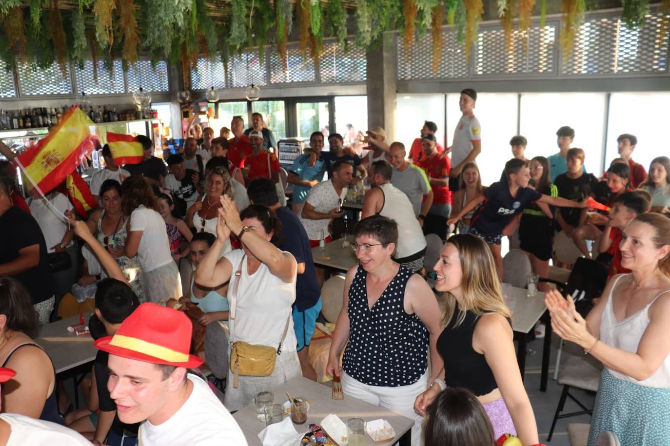 Gran ambiente en las calles de Salamanca para animar a España contra Alemania