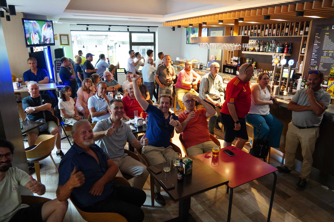 Gran ambiente en las calles de Salamanca para animar a España contra Alemania