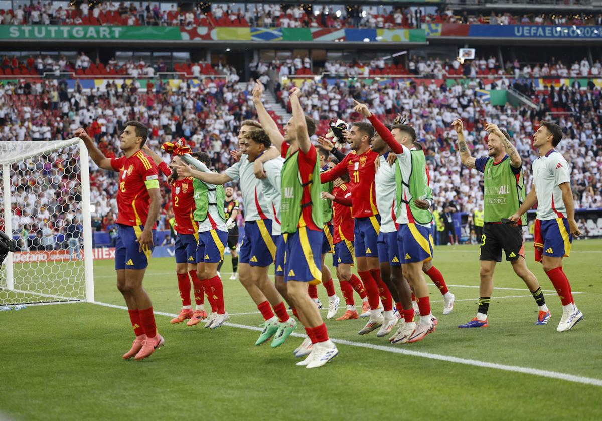 Los jugadores de la Selección Española celebran el pase a las semifinales de la Eurocopa.