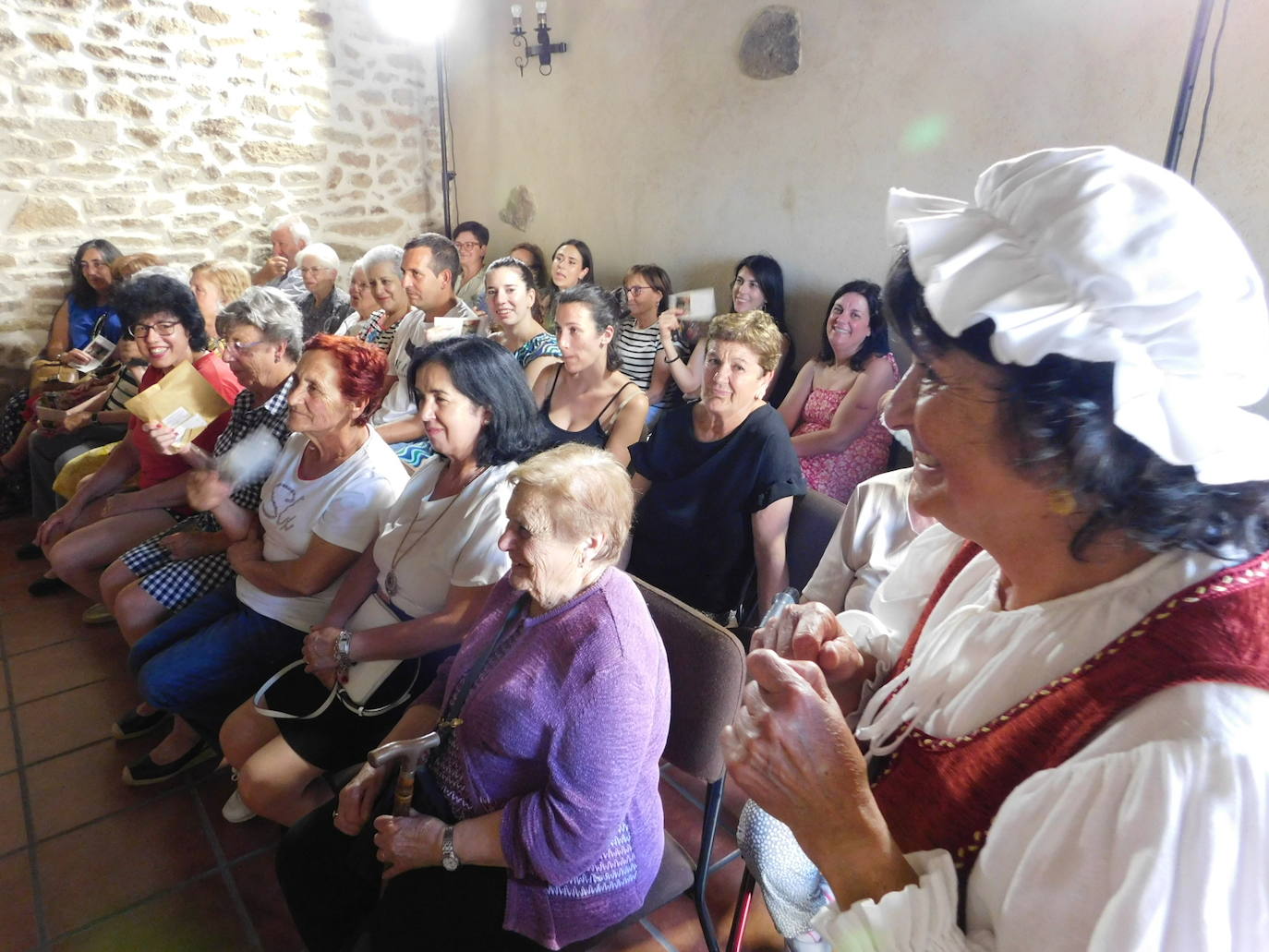 Nebrija encandila a los vecinos de Villar de Peralonso