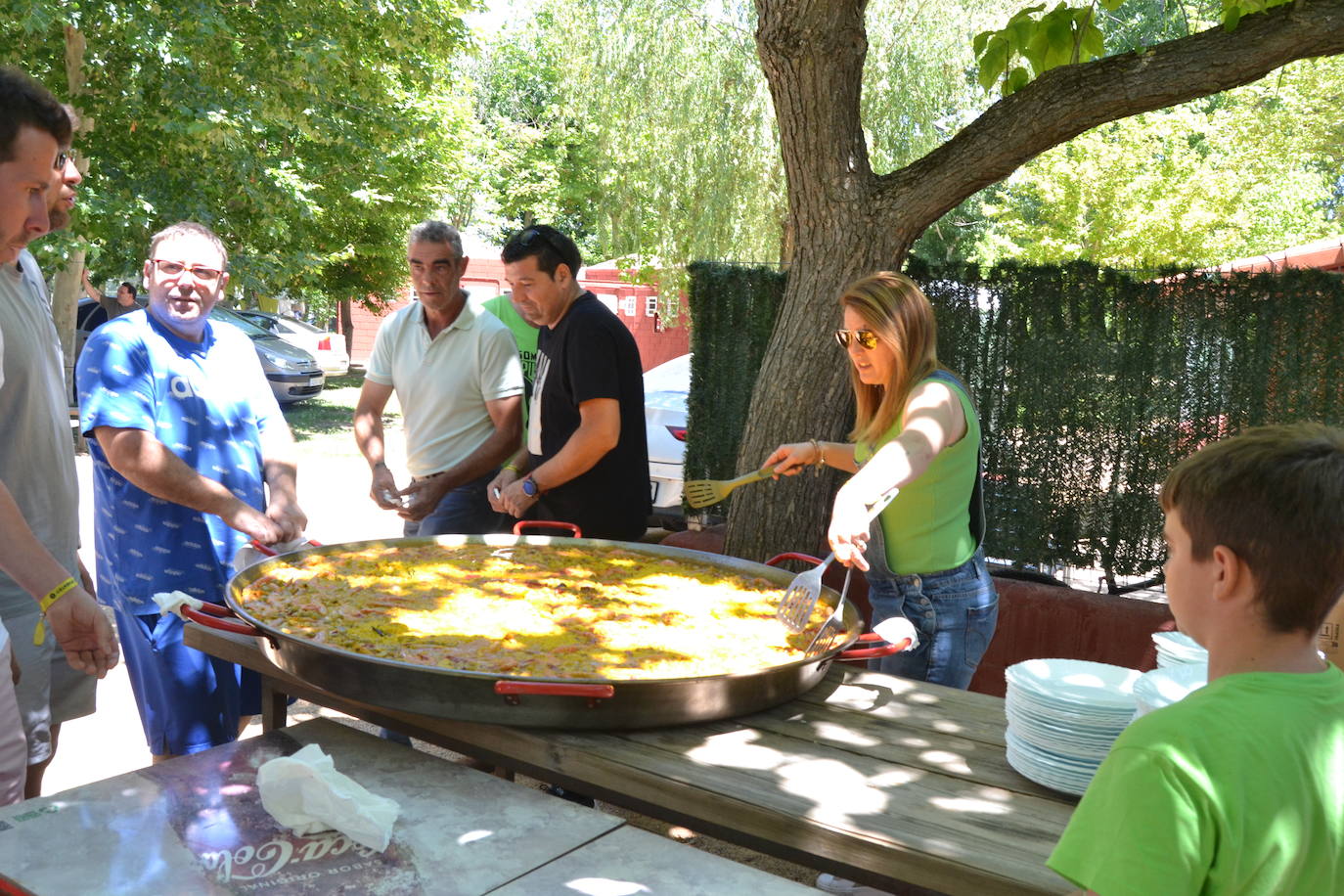 Una rica paella une a los vecinos del Barrio Nuevo de Ciudad Rodrigo