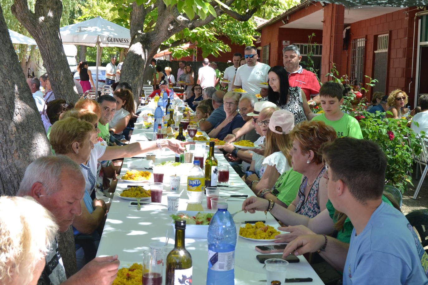 Una rica paella une a los vecinos del Barrio Nuevo de Ciudad Rodrigo