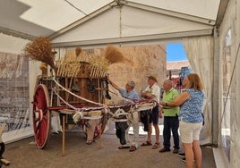 Uno de los stand de la primera edición de la feria de La Vellés.