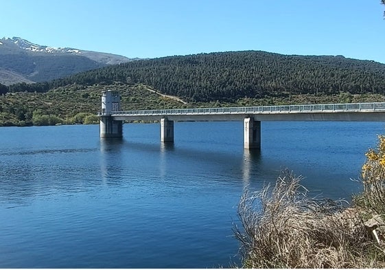 Imagen del embalse de Navanuño, en Cantedlario, de donde se captará el agua para la Sierra de Francia.