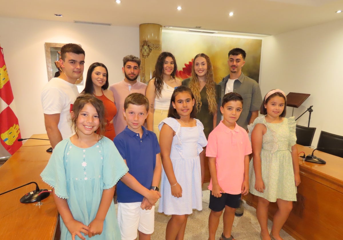 Corte de honor que representará a la juventud e infancia en las Ferias y Fiestas de Peñaranda de Bracamonte.