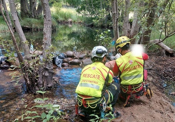 Momento del rescate del hombre herido