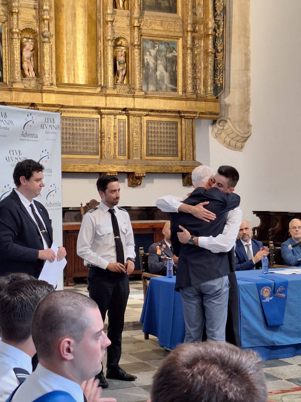 Los alumnos de Adventia reciben sus títulos de Graduados en Pilotos Comerciales por la Universidad