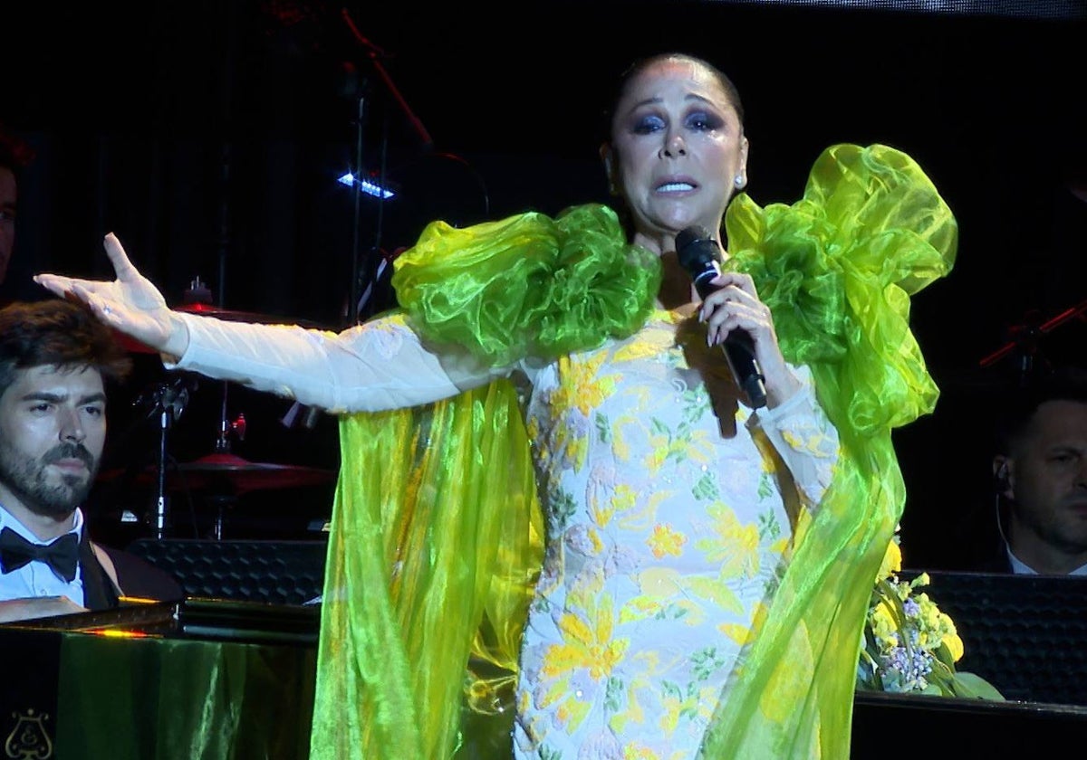 Isabel Pantoja durante un concierto