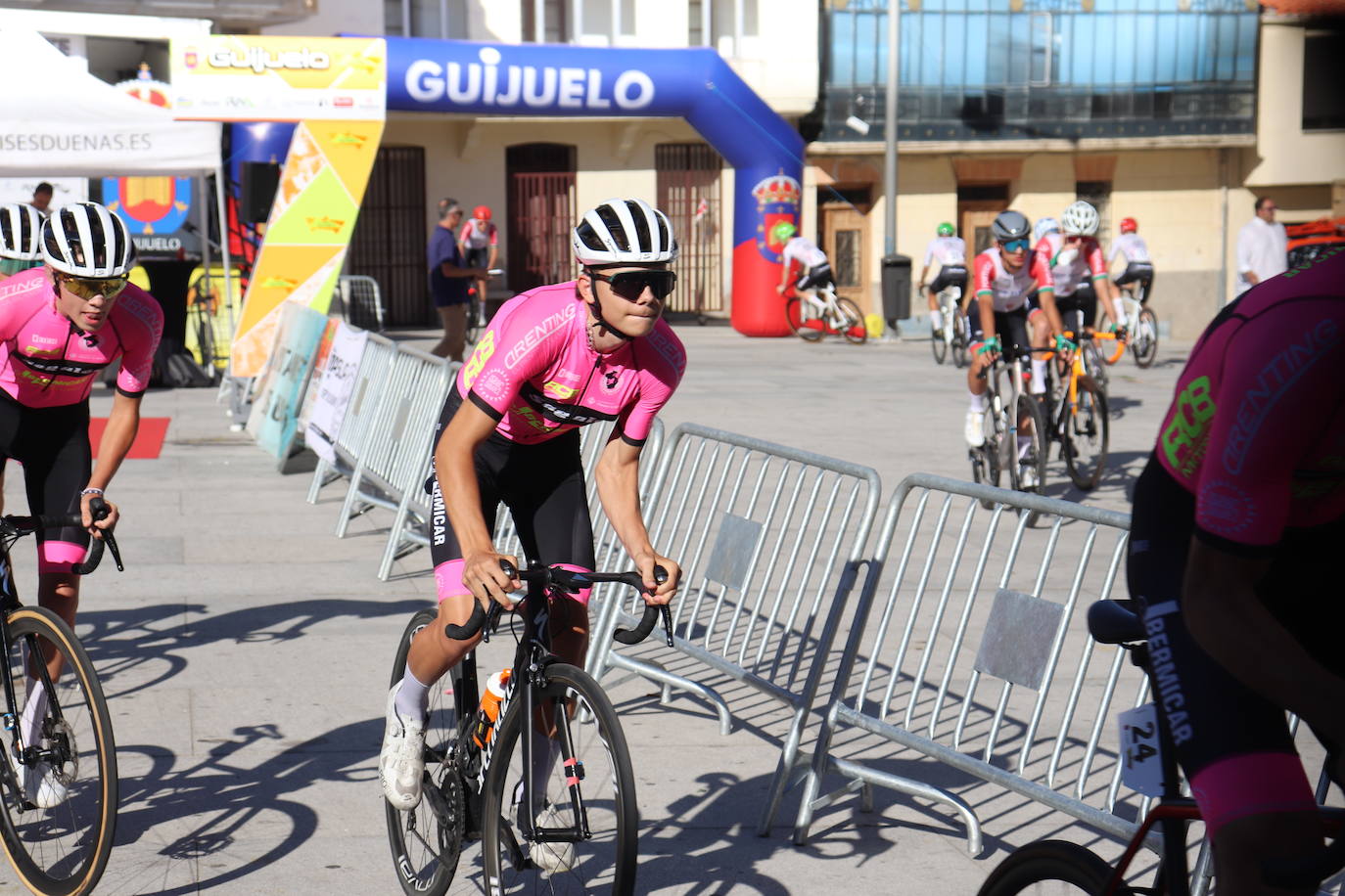 Acento portugués en el inicio de la IV Vuelta Ciclista a Guijuelo cadete