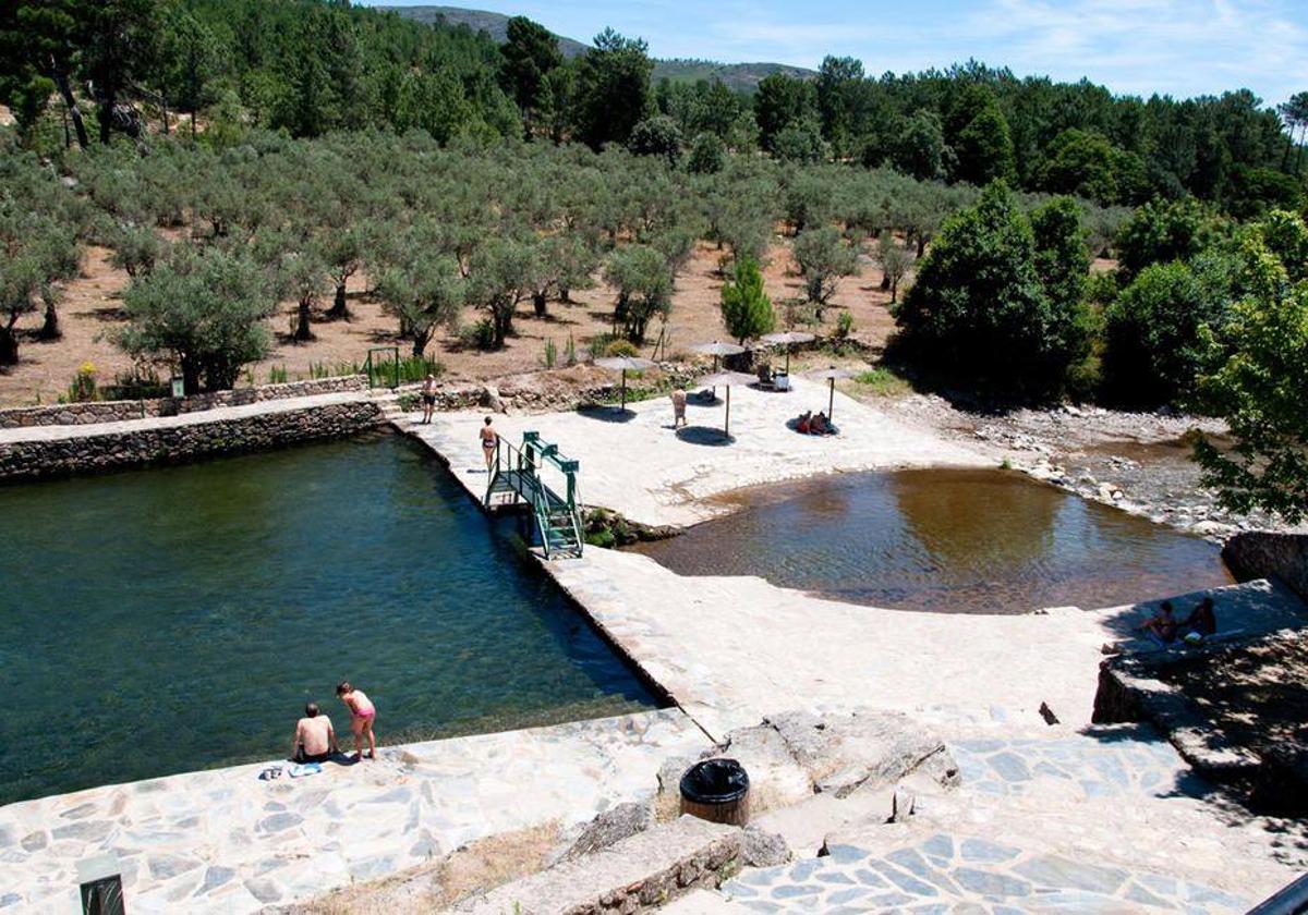 Panorámica de la psicina de Acebo.