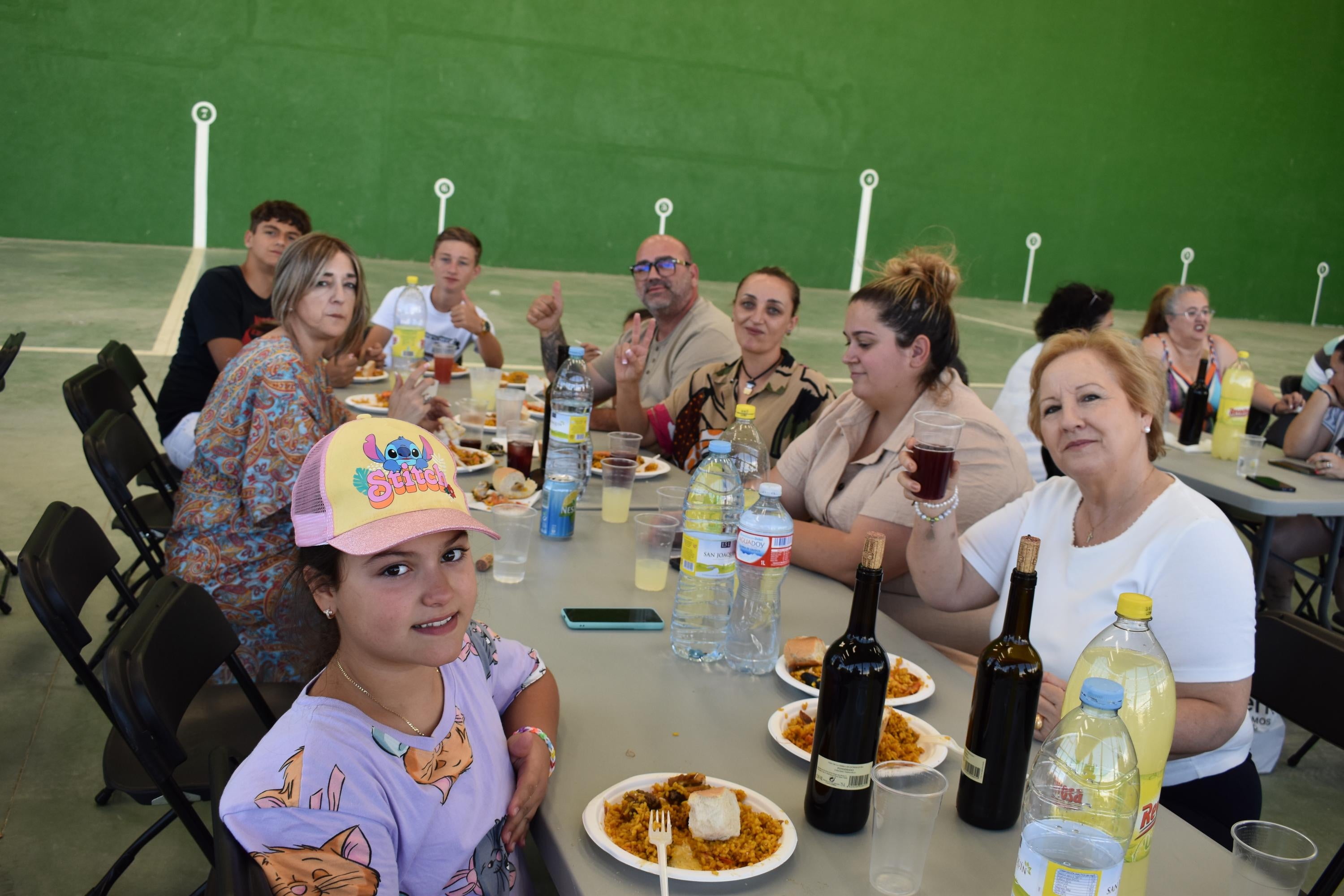 Mozárbez cierra sus fiestas del verano con una comida de hermandad para 500 personas