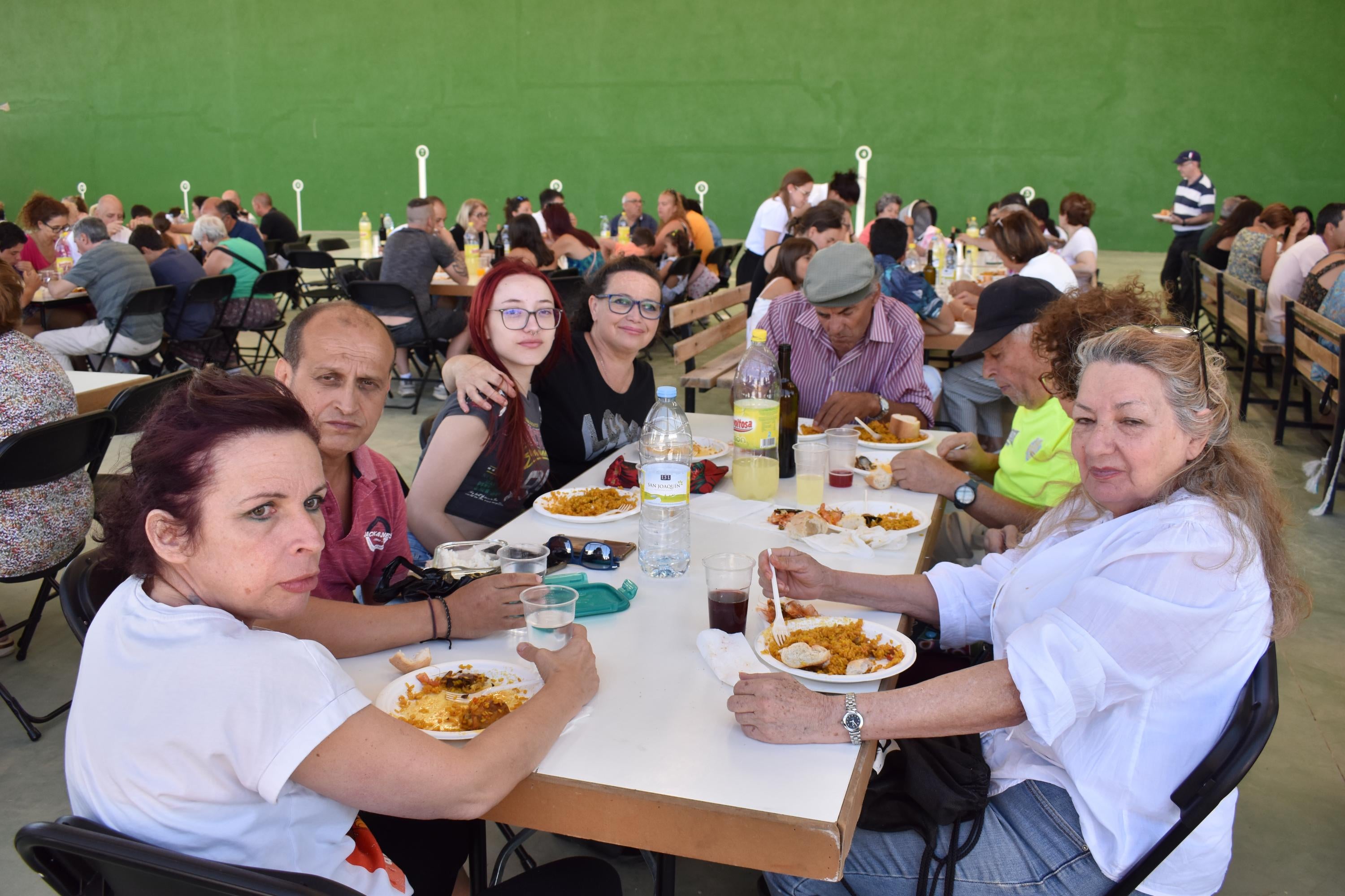 Mozárbez cierra sus fiestas del verano con una comida de hermandad para 500 personas