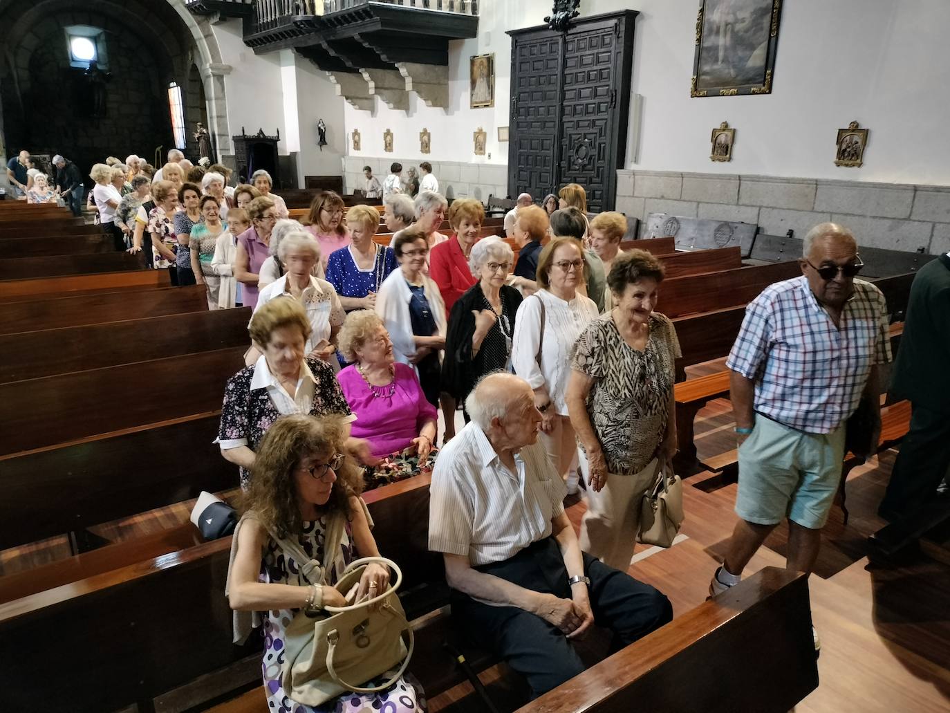 Abanicos para las Cármenes en el día de su santo