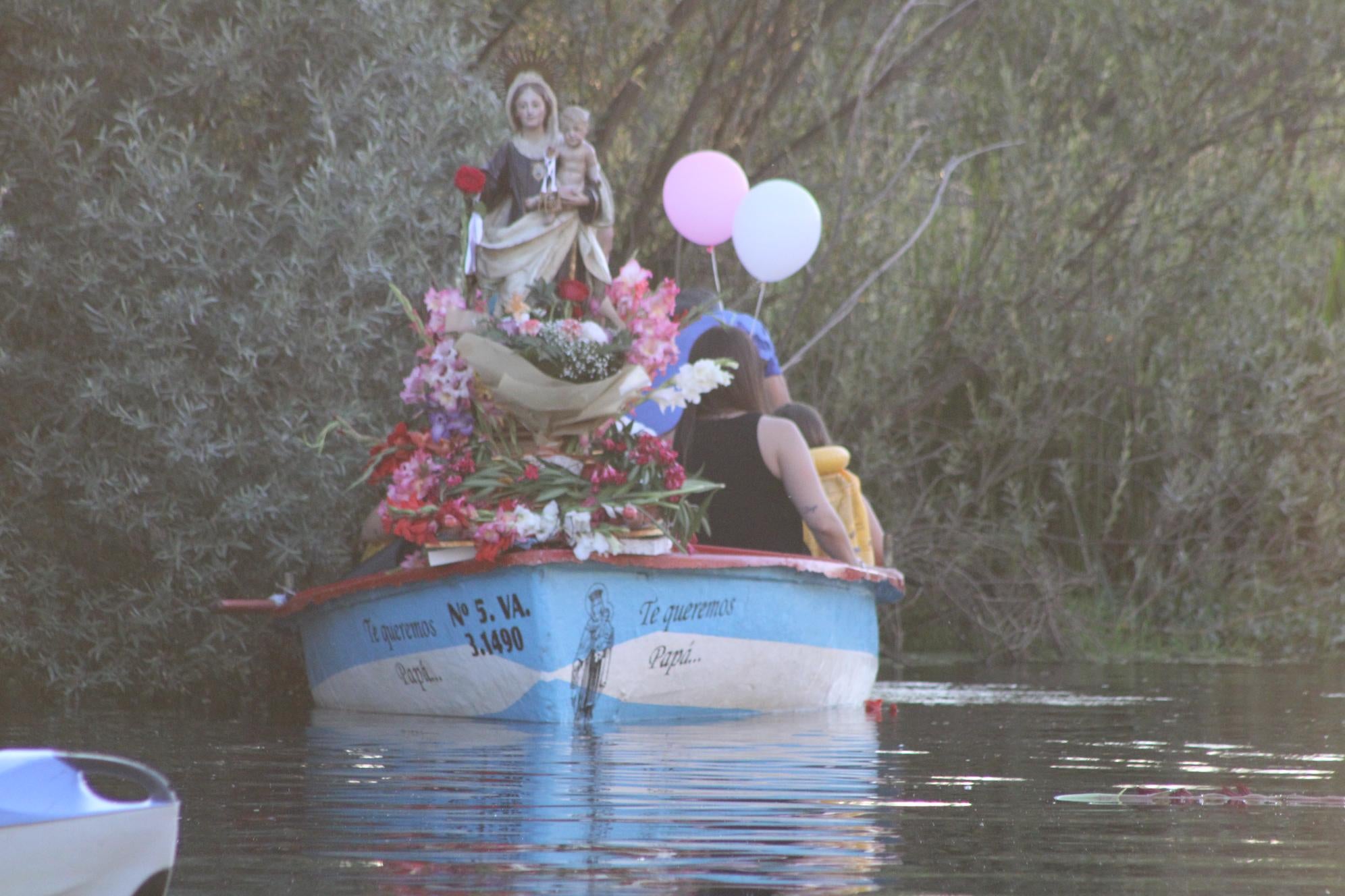 Así ha sido la única procesión fluvial de la provincia con la Virgen del Carmen en Alba de Tormes