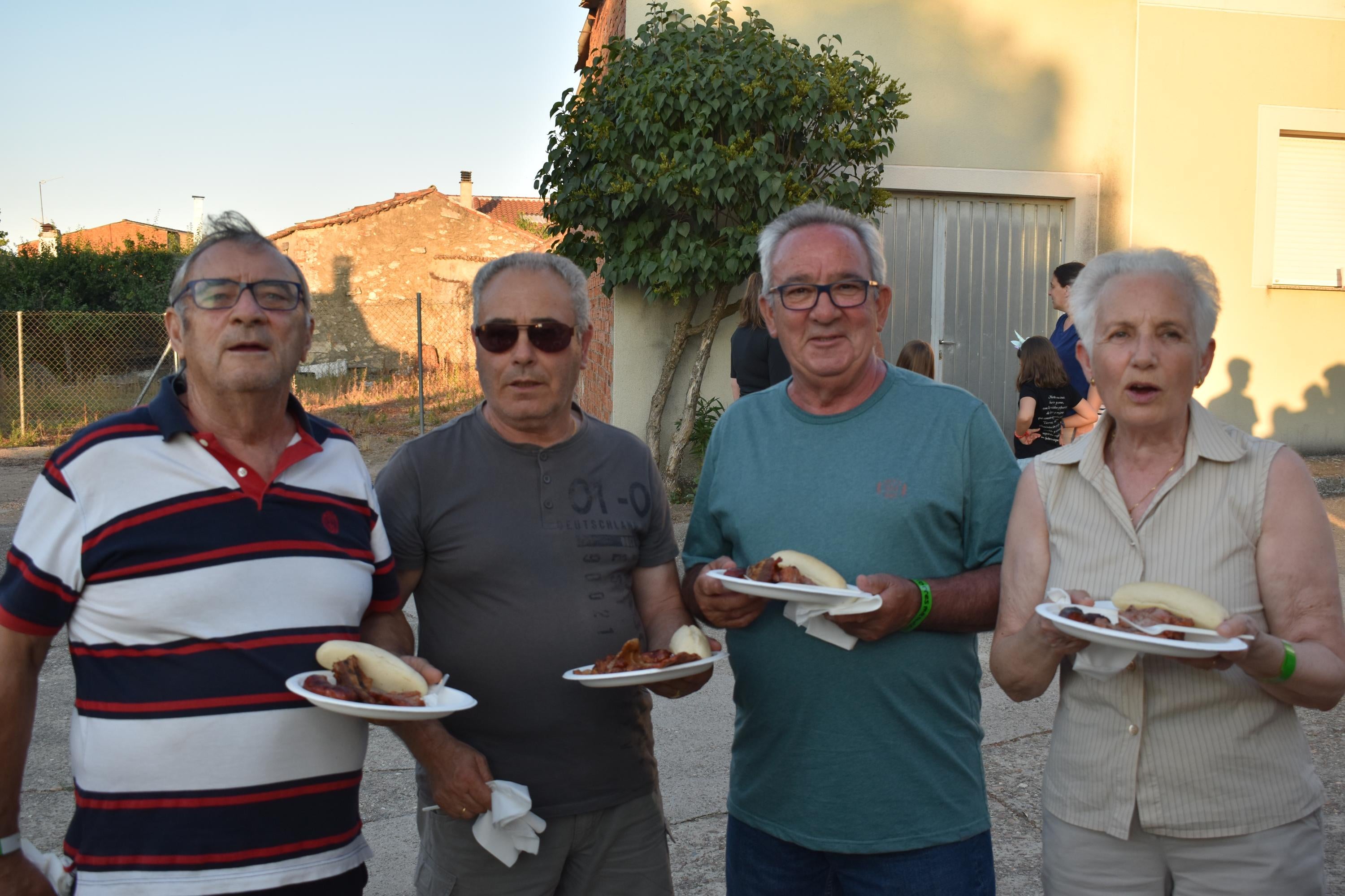 Torresmenudas abre las fiestas de la juventud con una gran cena