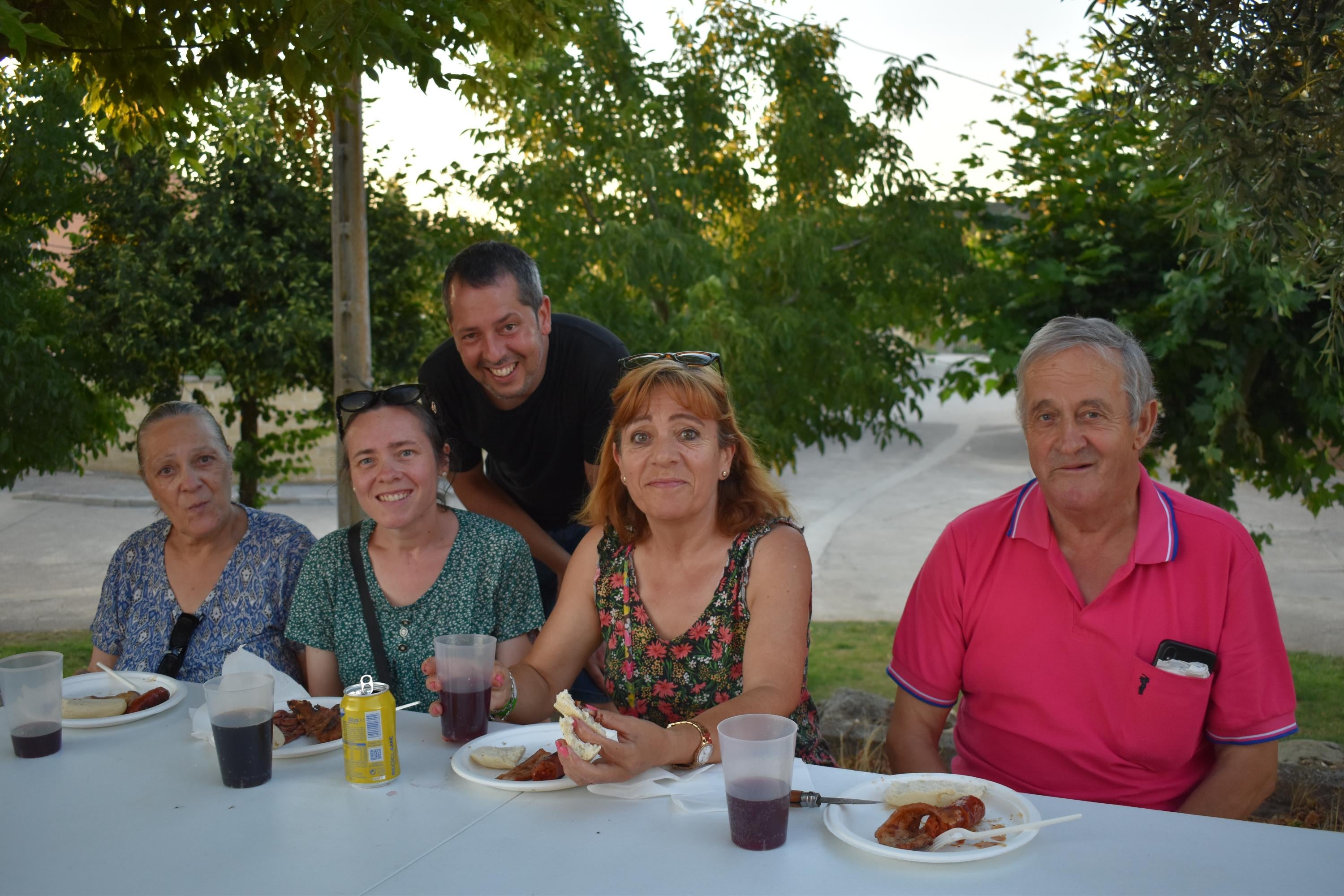 Torresmenudas abre las fiestas de la juventud con una gran cena