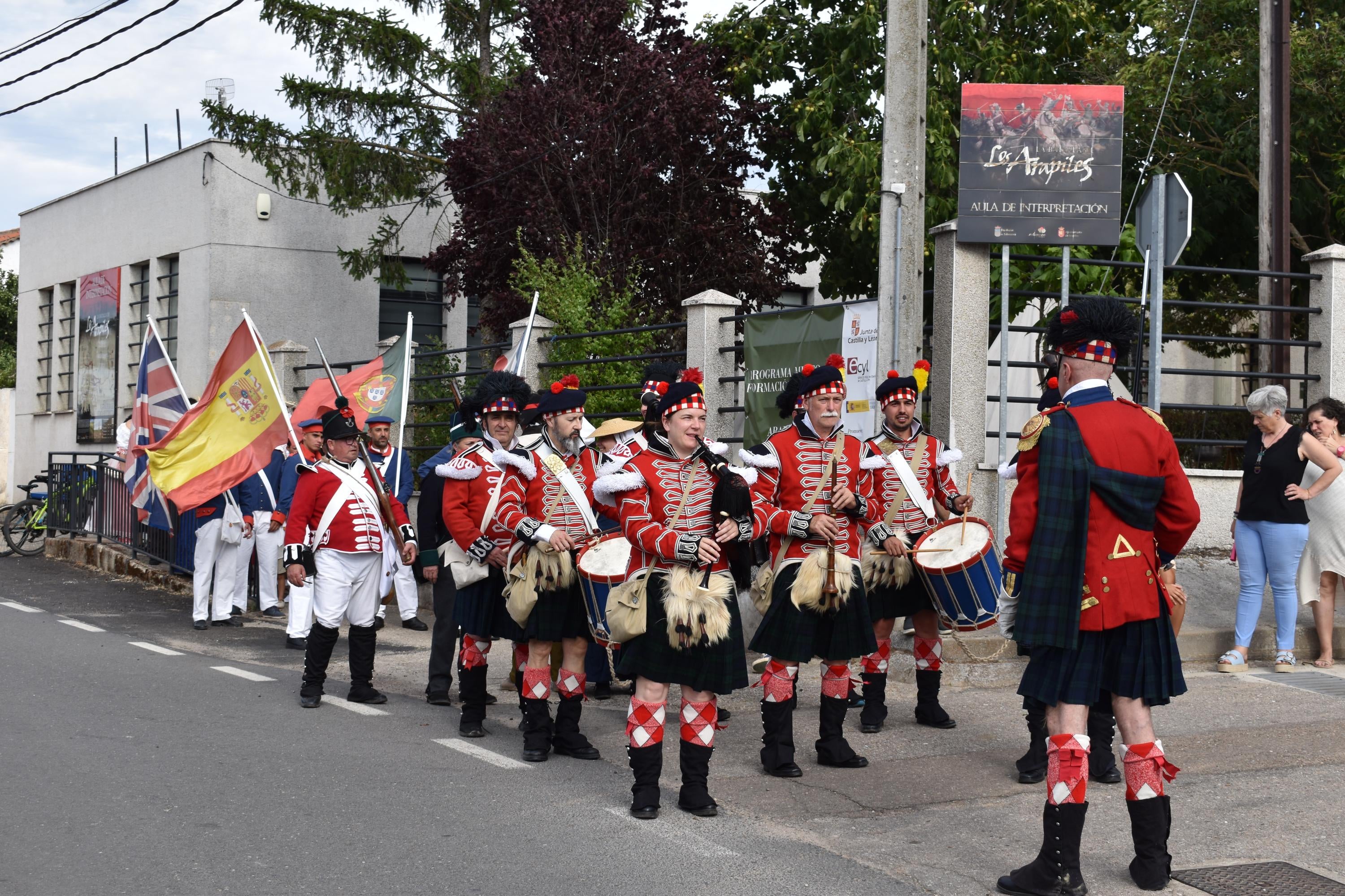 Así ha sido el desfile de época para recordar la batalla de Arapiles de 1812