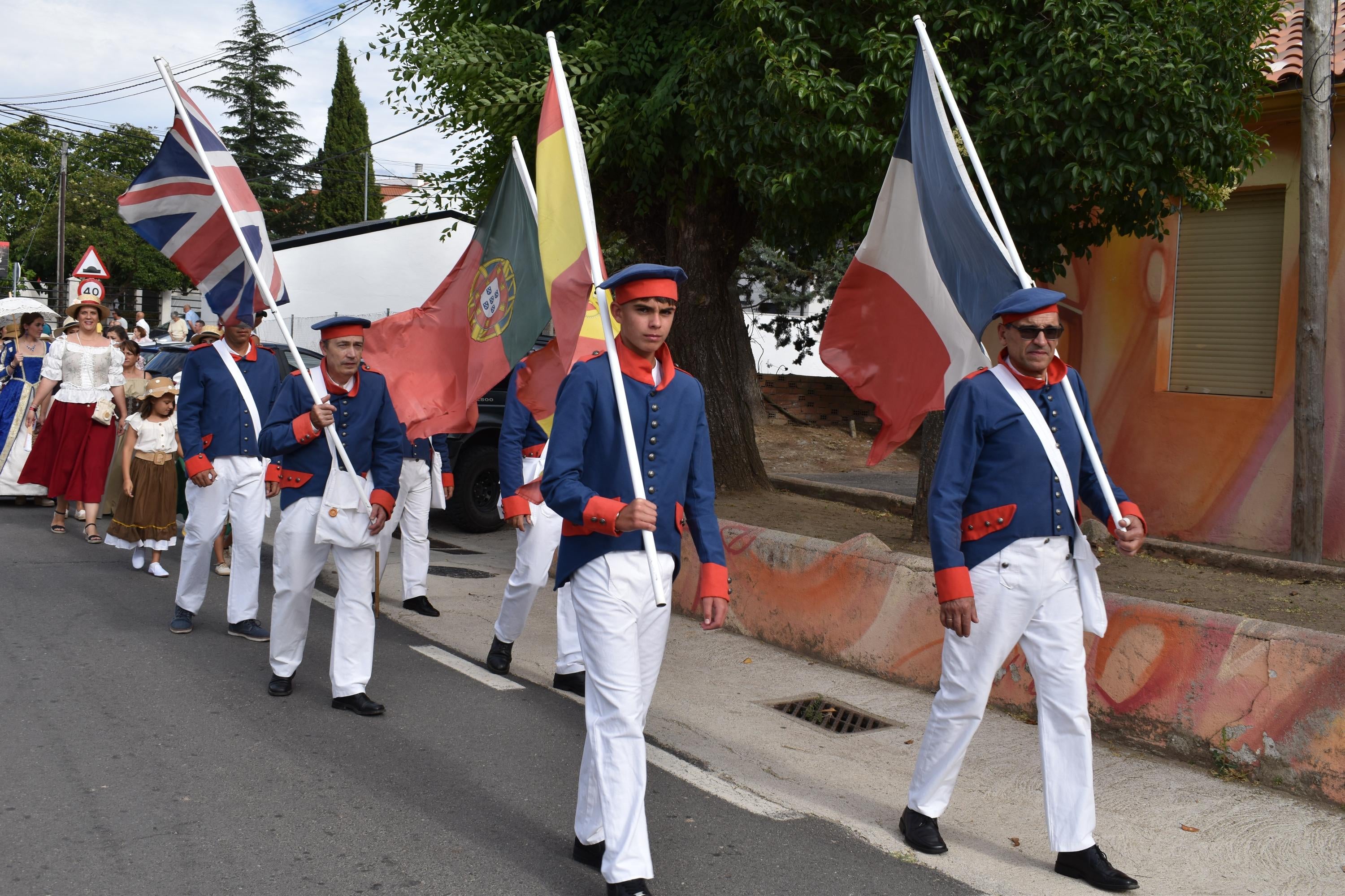 Así ha sido el desfile de época para recordar la batalla de Arapiles de 1812