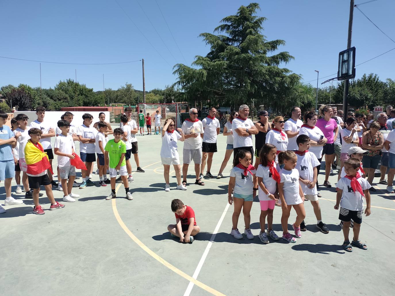 Valverde de Valdelacasa inicia sus fiestas a ritmo de pregón y encierro