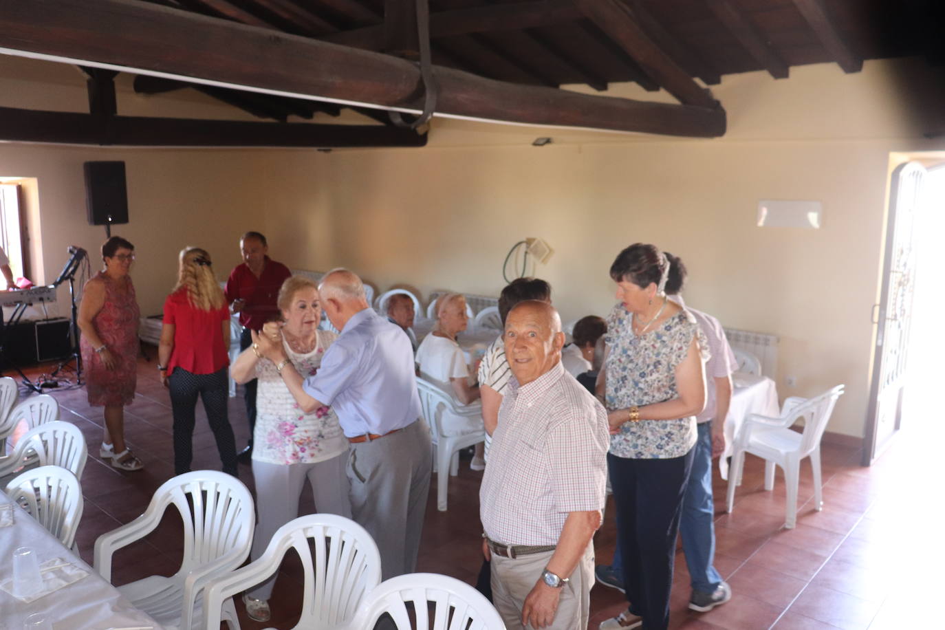 Los mayores de Frades disfrutan de un animado día de fiesta