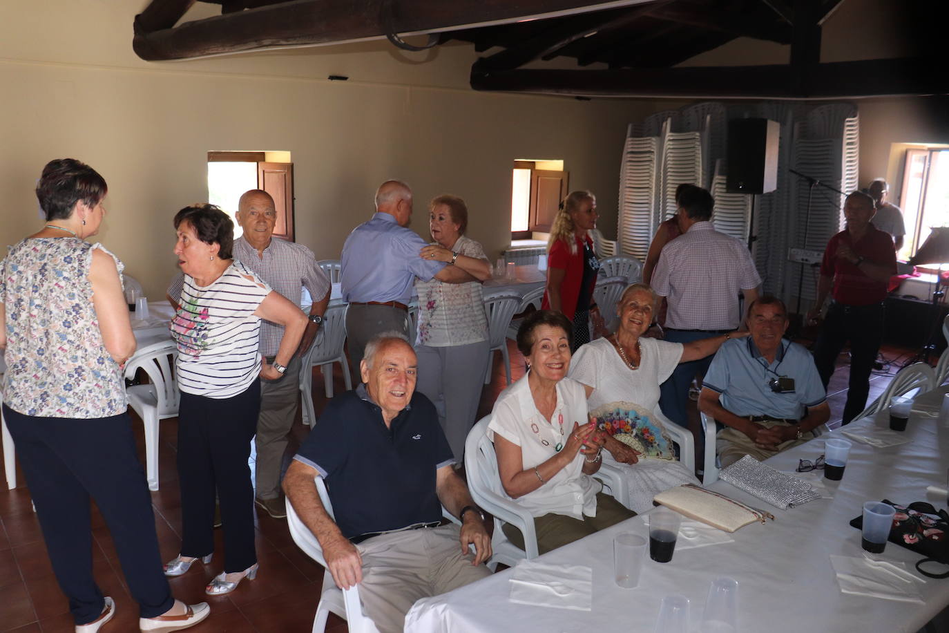 Los mayores de Frades disfrutan de un animado día de fiesta