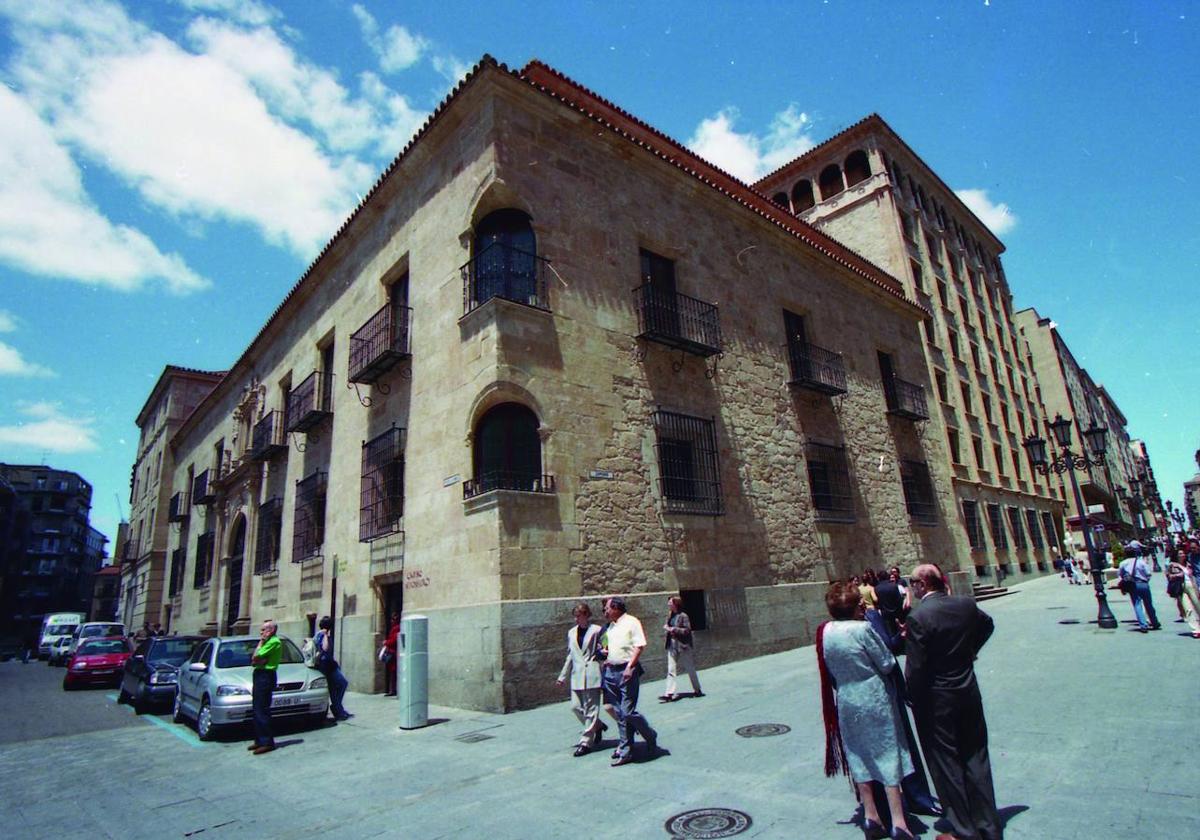 El edificio de Caja Duero, ubicado en pleno centro de Salamanca.
