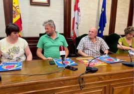 Mercedes Conde, Jonathan Sánchez, Marcelino García y Mari Luz Ingelmo, este lunes en la presentación en el Ayuntamiento de Béjar.