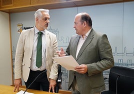 Alejandro Pérez de la Sota e Ignacio Rivas en el Ayuntamiento.
