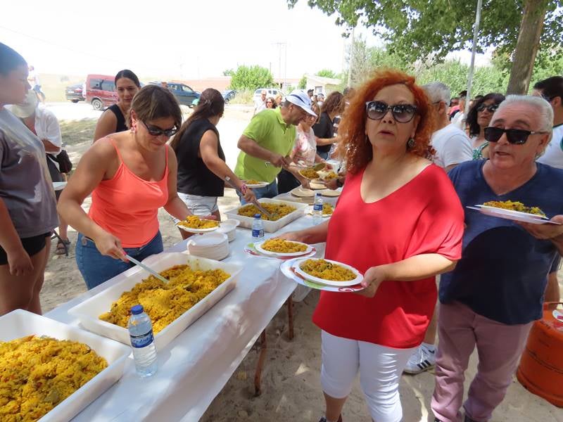 Santiago pone fin a sus fiestas con paella para todos