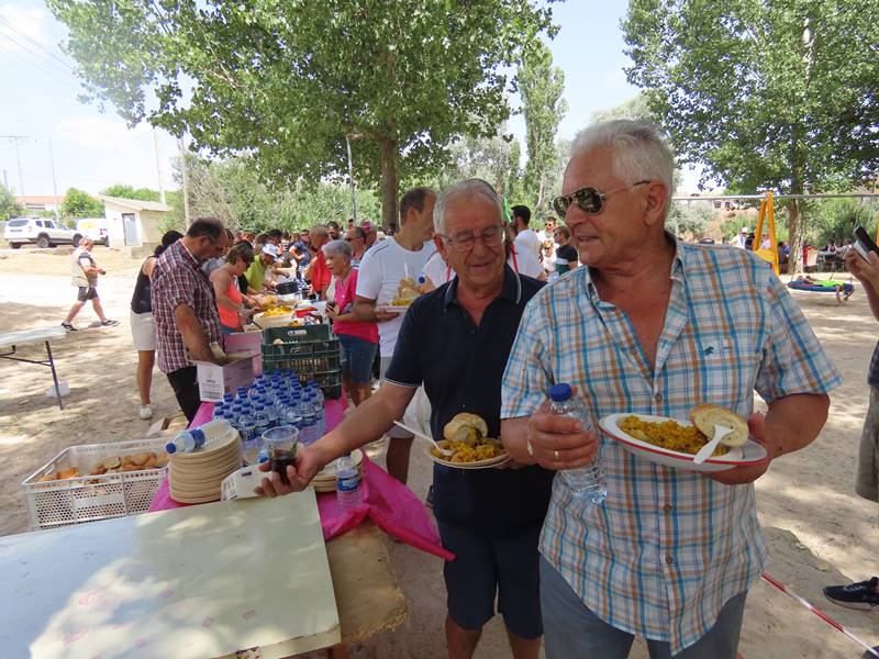 Santiago pone fin a sus fiestas con paella para todos