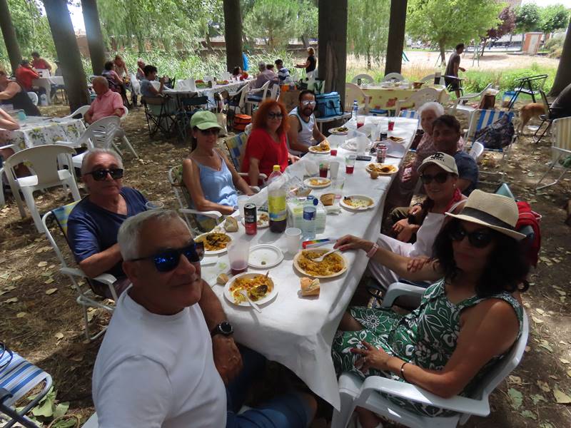 Santiago pone fin a sus fiestas con paella para todos