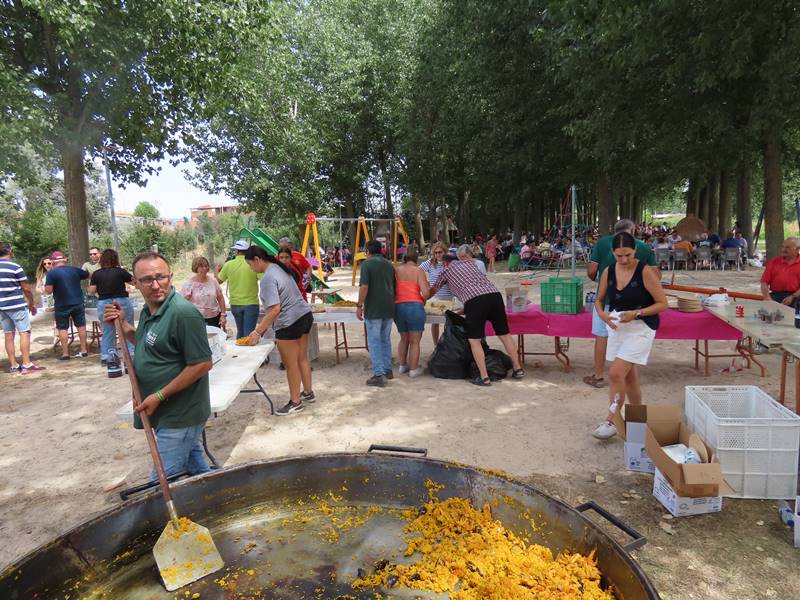 Santiago pone fin a sus fiestas con paella para todos