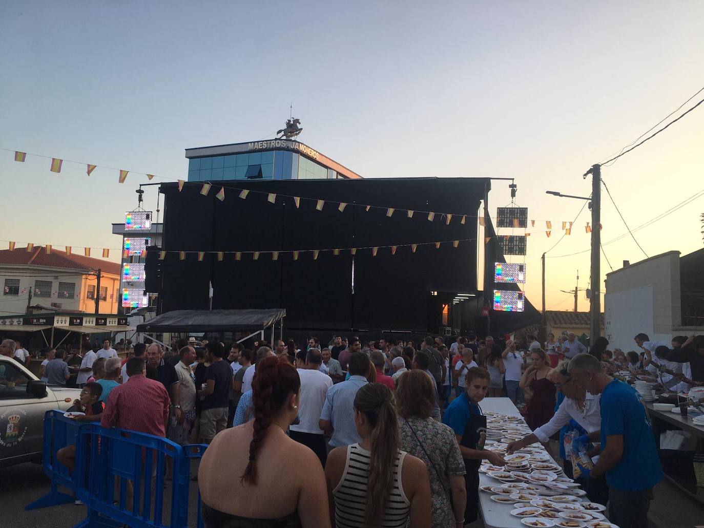 Frades de la Sierra disfruta de la paella festiva