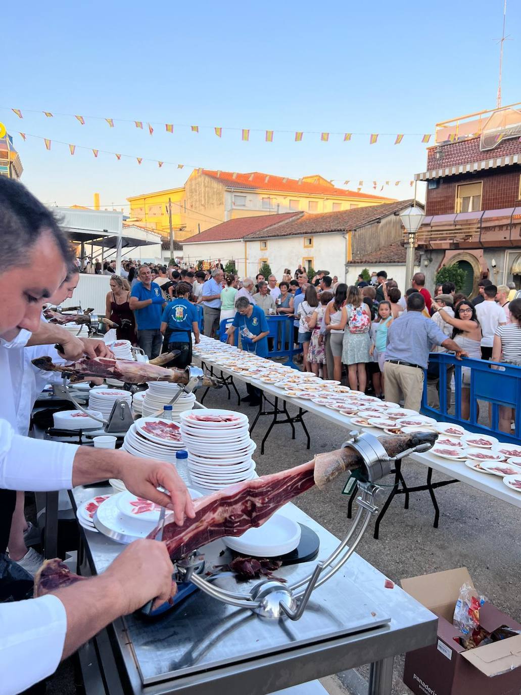 Frades de la Sierra disfruta de la paella festiva