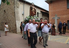 La salida de la imagen de Santa Marta de la parroquia