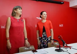 María García y Rosa Rubio en la sede del PSOE.