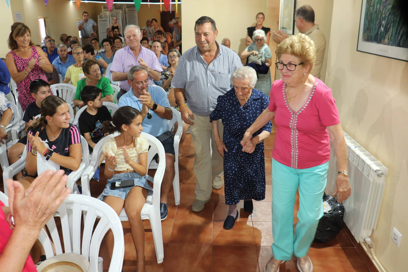 La centenaria salmantina Ubalda Fraile presume del chorizo de su pueblo: «Como este no he comido ninguno»