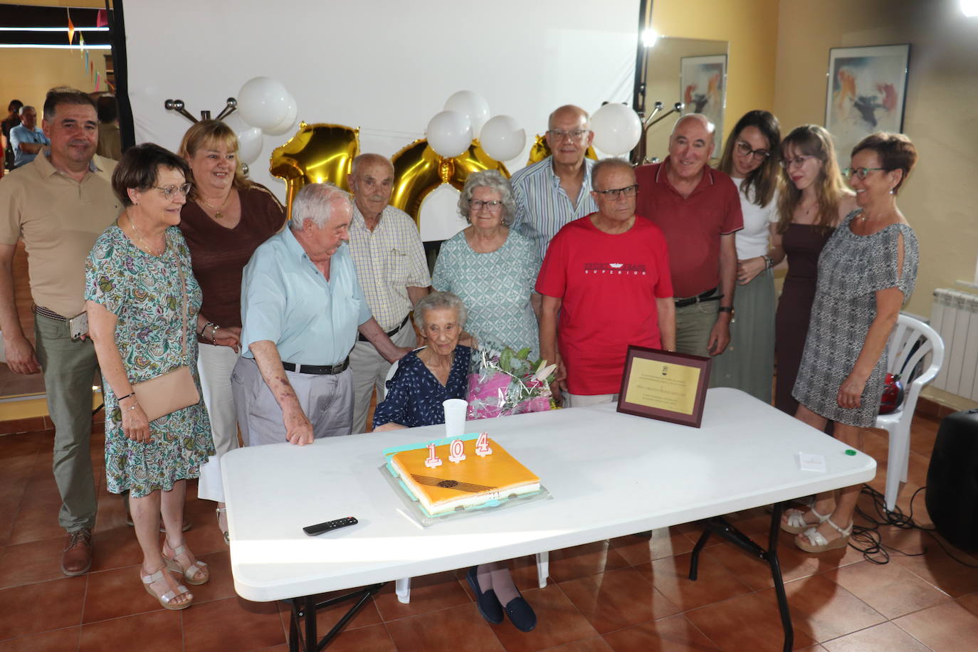 La centenaria salmantina Ubalda Fraile presume del chorizo de su pueblo: «Como este no he comido ninguno»